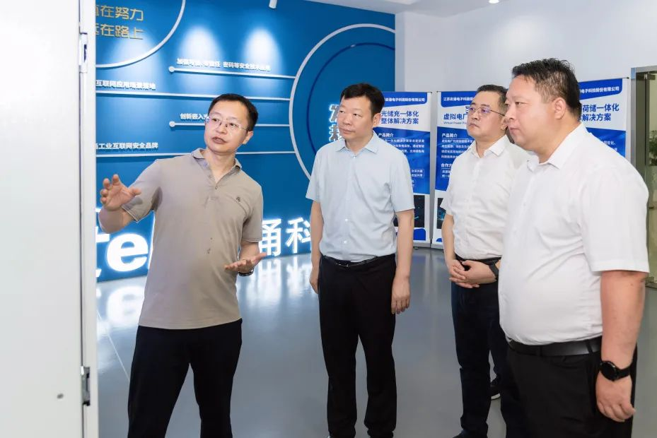 区委副书记、区政府党组书记夏爱东一行莅临澳门银河网上赌场网站专题调研指导工作